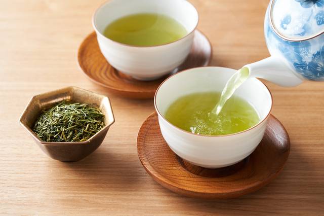 緑茶に梅干しを入れた「福茶」で縁起を祝い、ほっと一息